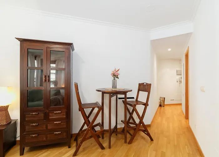 Luminoso Y Acogedor En By